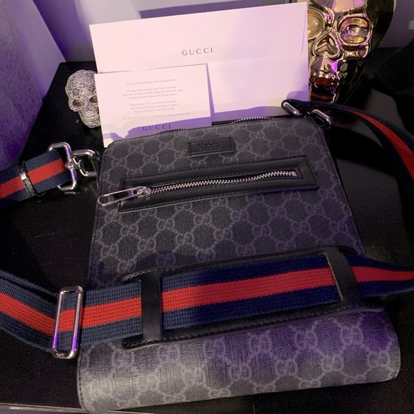 GG Black Small Messenger Bag - Picture 9 of 11